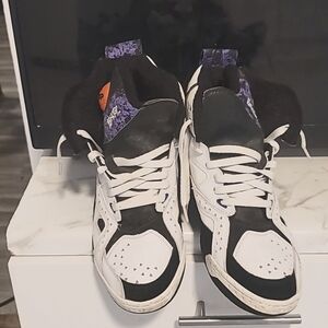 White&purple &green Reebok Pumps/sz9.5